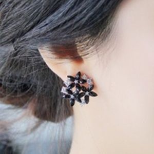 Small Black Zircon 3 Flower Stud Earrings